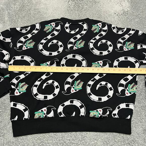 BEETLEJUICE Sweatshirt Womens Medium Black White Green SANDWORM Long Sleeve Crew - Picture 4 of 7